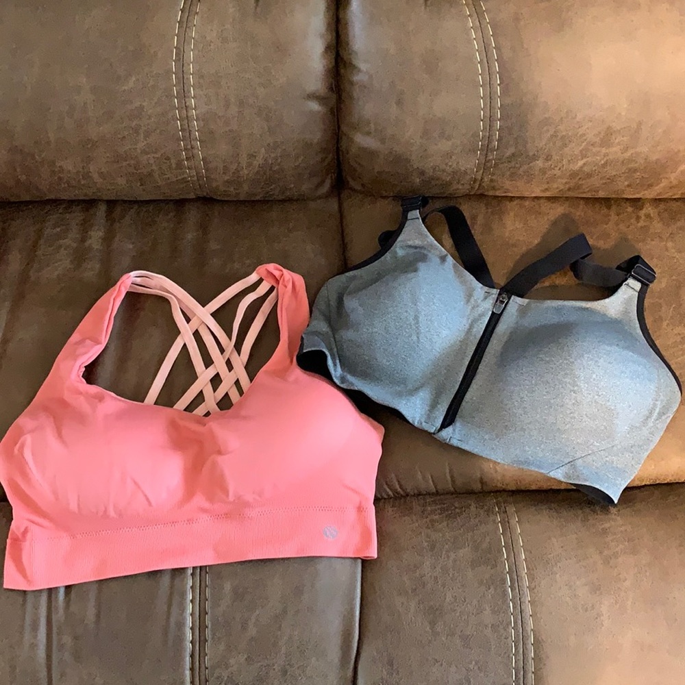 2 women’s sport bras